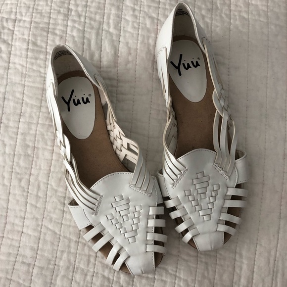 yuu sandals white